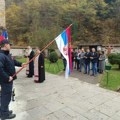 Hvala dedi na pobedi! U manastiru Rača položeni venci i održan parastos u znak sećanja na junake stradale u Prvom svetskom…