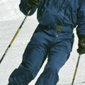 Šok snimak sa juga Srbije: Skijaš se spustio sa snežnog vrha na početku juna, ljudi gledaju u neverici