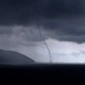 Rim pogodilo nevreme, tornado obarao drveće i tezge na pijaci