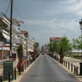 (Foto) Sve ovo za 5 evra, sa sve krofnom?! Srbi sa nevericom gledaju u paket usluga na popularnoj plaži u grčkom baru