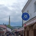 Začuli su se pucnji, a onda je nastala pometnja. Odjekivali hici na Baščaršiji, ljudi u panici bežali.