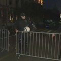 Ispred RIK-a i dalje pripadnici policije, ekipi N1 nakon provere akreditacije omogućen prolaz