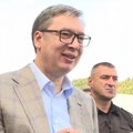 Vučić probao gulaš, a Krajišnici zapevali Veselo na Zboru Krajišnika (foto)