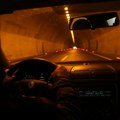 Kamikaza na: Auto-putu kod Surčina Vozi u suprotnom smeru, levom trakom i blica vozačima (video)