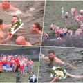 Ripanjci plivali u jezeru za Časni krst! Meštani se okupili ranom zorom ispoštovali i tradiciju