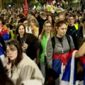 Prve grupe studenata u Loznici dočekane uz vatromet, uoči predstojćeg protesta Marš na Drinu