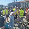 FOTO Studenti krenuli peške iz Zrenjanina na protest u Novom Bečeju: "Buđenje Banata"