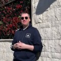 Gej afera pevača trese region! Voditelj ga javno raskrinkao, a on ga hitno pozvao: "Molio me je"