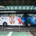 Auu, ovo izgleda brutalno! Košarkaši Srbije dobili moćan autobus! Boje zastave i grb naše zemlje, a tu je i snažna poruka! Foto…