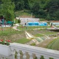 Održano takmićenje “Zlatni kotlić”: Manifestacija u Sijarinskoj banji, majstori u spremanju gulaša se nadmetali u ovoj…