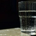 Treba popiti čašu vode čim se probudimo: Evo zašto