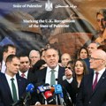 Diplomatska misija Palestine u Londonu proslavila priznanje državnosti! Šef misije Husam Zomlot javno pokazao tablu ambasade…