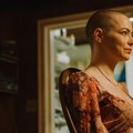 Gledaoci morali da obriju glavu da bi ušli na specijalnu projekciju filma „Bugonia“