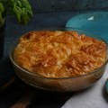 Ovako ćete dobiti najhrskaviju koru: Jedini recept za burek koji vam treba!