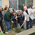 Mališani zasadili „drvo života” i stihovima dočekali proleće