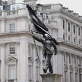 U centru Londona osvanula statua koja se pripisuje Benksiju