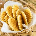 Bakin kolač možete napraviti i bez aparata: Mekan i mirisan desert koji se pravi u običnom tiganju