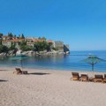 Čuveno crnogorsko letovalište ponovo se otvara za goste, ali set ležaljki - 240 evra