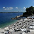 Hrvatski turizam u slepoj ulici: Na Jadranskoj rivijeri u susedstvu Srbije, bije se bitka za svakog gosta, ali bez većeg uspeha…