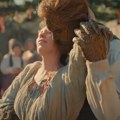Od granja napravila ljubavnika, a sve se ori zbog onoga šta mu radi sa "štapom": Ovo je najbizarniji film u 2026.