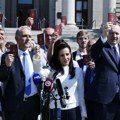 Opozicija ne može da prikupi potpise! DS žestoko proziva kolege zbog izlaska na izbore, buknuo pravi rat: "Žao mi vas je!"
