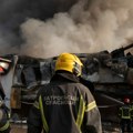 Požar u Vrčinu: Veliki broj vatrogasnih vozila upućen na lice mesta