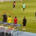 VIDEO Sraman potez Ronalda: Poludeo zbog poništenog gola, prskao kamermana vodom, pa mu naredio da se skloni