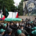 Hiljade ljudi u Bejrutu na sahrani zvaničnika Hamasa: Al Aruri ubijen u izraelskom vazdušnom napadu FOTO