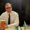 Pivo pre večere Vučić sa starim prijateljem u Minhenu (foto)