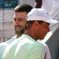 Đoković i Nadal u zagrljaju: Fotka godine pred Rolan Garos