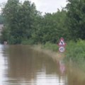 Katastrofalno nevreme u Hrvatskoj Poplava napravila haos, njive, automobili i mašine ispod 2 metra vode! (video)