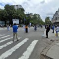 Kragujevčani i danas blokirali raskrsnicu kod "Uzora" i odali poštu žrtvama novosadske tragedije (FOTO)