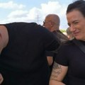 Kristijana udara žena po glavi, on psuje na sav glas: "Ne j**i govna!" Šok scena, koristila "hladno oružje"