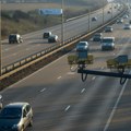 Ako automobil ima ovakvu registarsku tablicu, saobraćajna kamera je neće snimiti i ovi vozači se „izvlače“ bez kazne