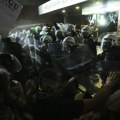 „Policija jurišala na mirne demonstrante“: Strani mediji pišu o brutalnoj intervenciji Vučićevog režima u Novom Sadu
