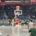 Arena je eksplodirala kada je na parket izašao Mirotić, pogledajte šta su mu Grobari poručili: "Puši ku***..."