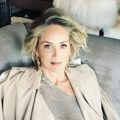 Шерон Стоун не личи на себе: Појавила се на додели награда, сви шокирани њеним изгледом, као да је друга жена (фото)