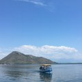 Pretražuje se jezero, traga se za nestalim! U prevrtanju čamca jedna osoba stradala: Okolnosti tragedije i dalje misterija