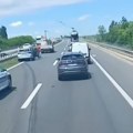 (Video) Žestoka saobraćajka na mostu kod Beške, saobraćaj usporen, stvaraju se velike kolone na auto-putu ka Novom Sadu