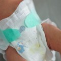 Opasna materija otkrivena u pelenama za bebe: Roditelji prijavljuju žive rane na koži dece, pod lupom i čuveni svetski brend