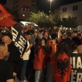 Četvrti dan protesta u Prištini: Albanci se okupili na trgu, najavljeno okupljanje u Njujorku ispred zgrade UN