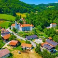 Izabrano najlepše selo u Evropi: Dom je za zamak star 1.000 godina i životinje koje se dozivaju sa "pika-piki"