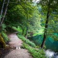 Nestvarno lepo jezero u Bosni na kom odmaraju princ i princeza Karađorđević: Poznato po borbi bikova
