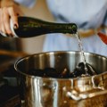Kako kuvati s vinom? Trikovi koje koriste profesionalci