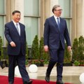 Poklon od sija za Vučića: Evo šta je kineski predsednik darovao srpskom kolegi (foto)