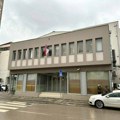 U više menjačnica u Leskovcu pokušao da zameni 1700 lažnih dolara