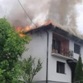 Grom udario u kuću kod Prijepolja, pa sve zapalio! Prizor je zastrašujuć: Dim guta krov