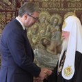 Vučić se sastao sa ruskim patrijarhom Kirilom u Moskvi i uručio mu orden Republike Srbije prvog stepena