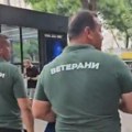 Razotkriveni Vučićevi Veterani: Radnici JKP Medijana iz Niša radnim danima održavaju zelenilo, na Vidovan glume vojnike u…