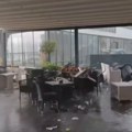 Stravično nevreme se obrušilo na Bosnu Vetar ruši sve pred sobom, stanovništvo u panici! (VIDEO)